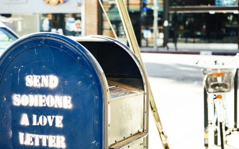 如何通过视频教程学会解锁弹簧锁？